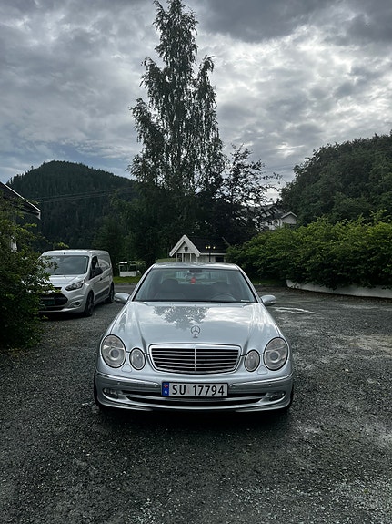 Mercedes-Benz E220 d 2 of 14