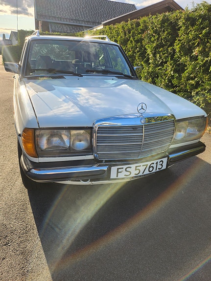Mercedes-Benz 200 4 of 10