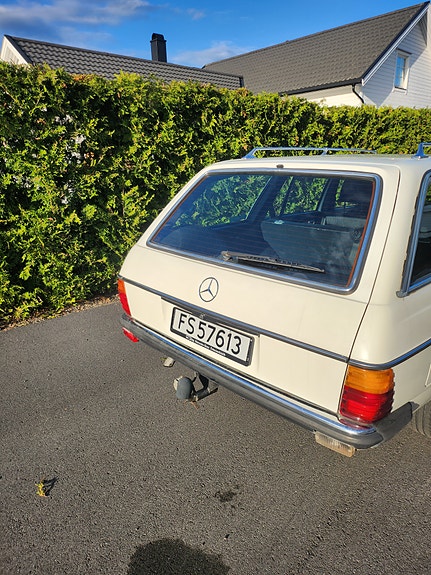Mercedes-Benz 200 3 of 10