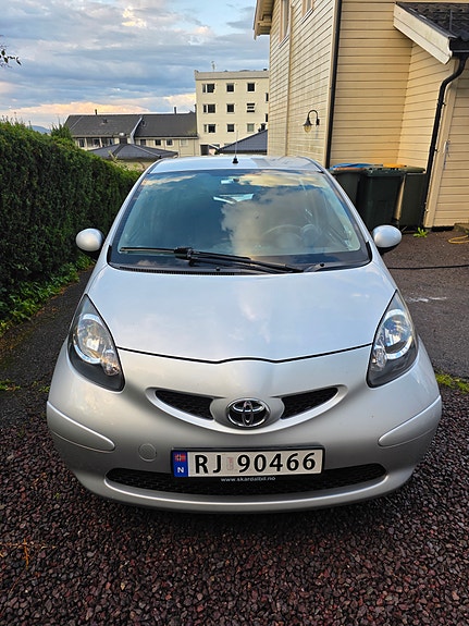 Toyota Aygo 2 of 8