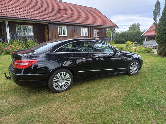 Mercedes-Benz E220 5 of 6