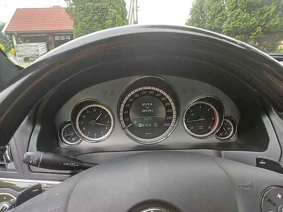 Mercedes-Benz E220 6 of 6