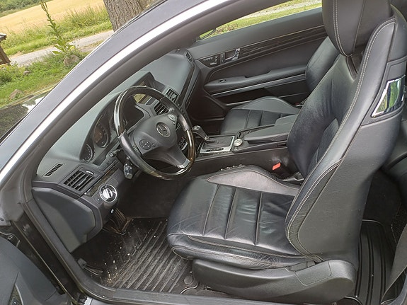 Mercedes-Benz E220 4 of 6