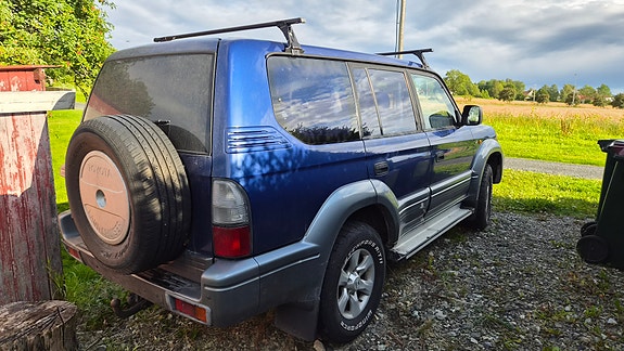 Toyota Land Cruiser 12 of 18