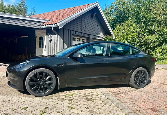 Tesla Model 3 4 of 24