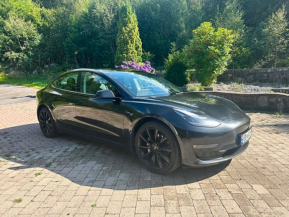 Tesla Model 3 9 of 24