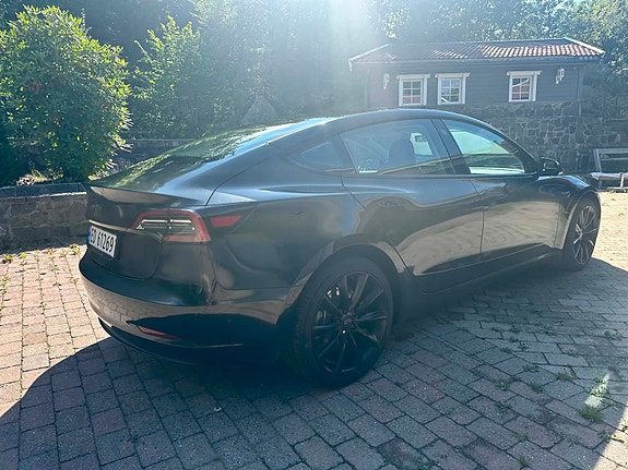 Tesla Model 3 7 of 24