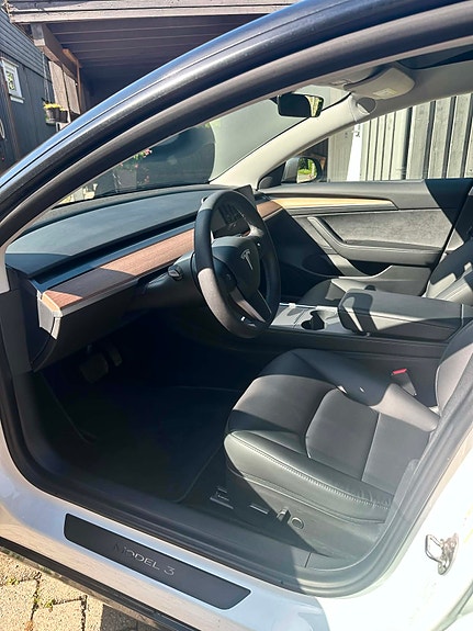 Tesla Model 3 10 of 24
