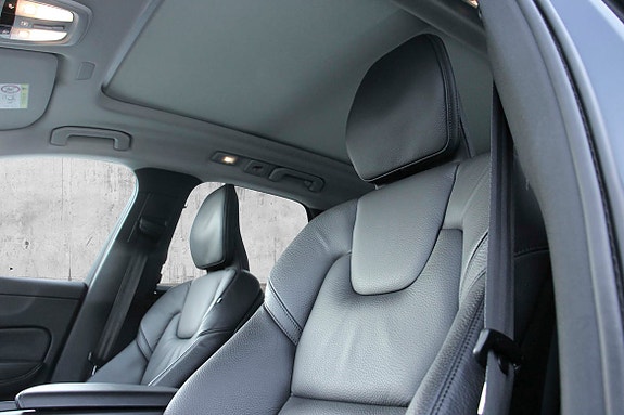 Volvo XC60 13 of 30