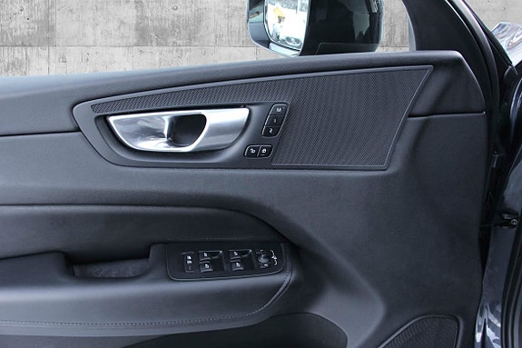 Volvo XC60 15 of 30