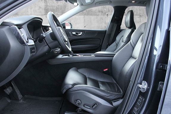 Volvo XC60 11 of 30