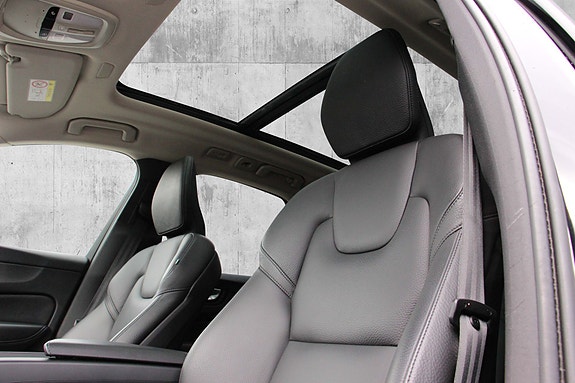 Volvo XC60 11 of 30