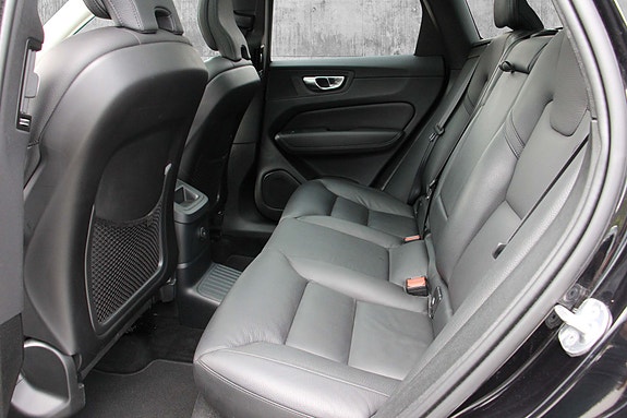 Volvo XC60 13 of 30