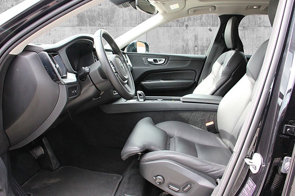Volvo XC60 10 of 30