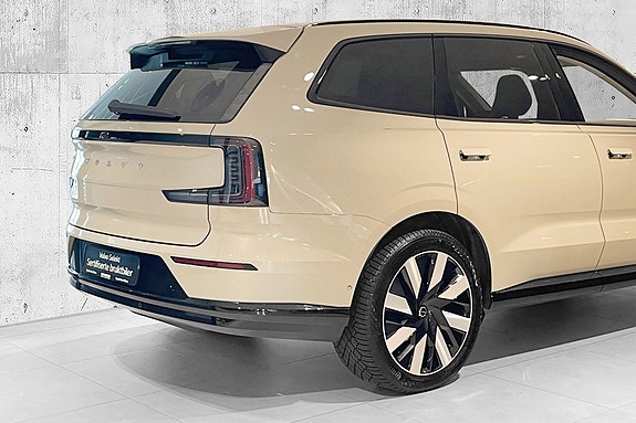 Volvo EX90 6 of 30