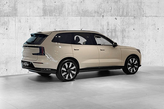 Volvo EX90 5 of 30