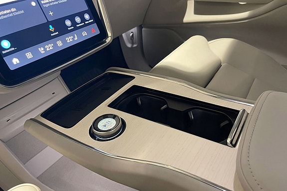 Volvo EX90 20 of 30
