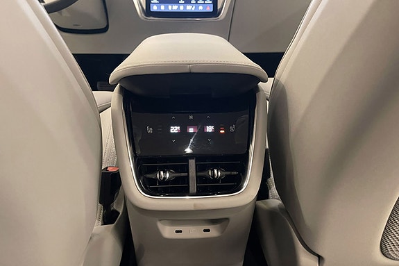 Volvo EX90 30 of 30