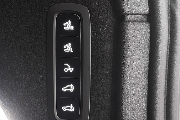 Volvo EX90 12 of 30