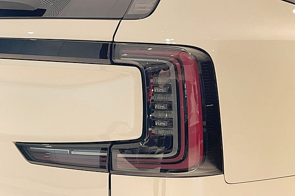 Volvo EX90 7 of 30