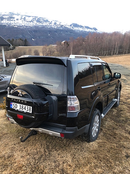 Mitsubishi Pajero 7 of 7