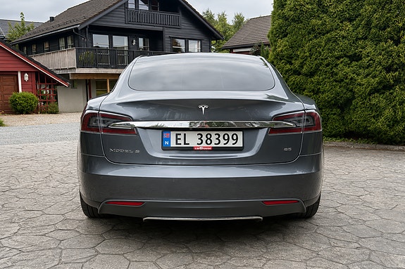 Tesla Model S 5 of 9