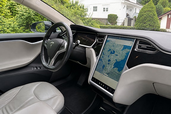 Tesla Model S 6 of 9