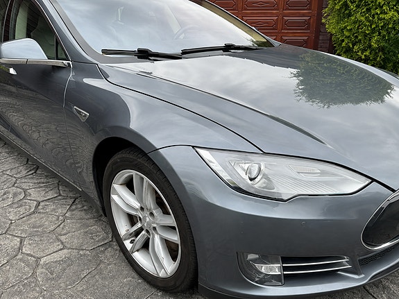 Tesla Model S 3 of 9