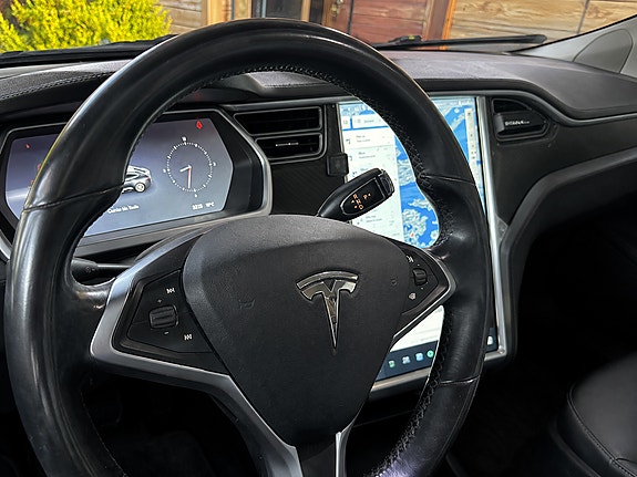 Tesla Model S 8 of 9