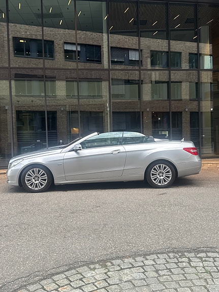 Mercedes-Benz E220 4 of 25