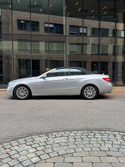 Mercedes-Benz E220 2 of 25