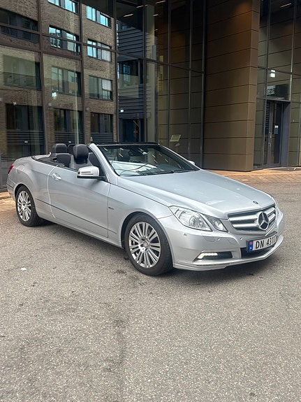 Mercedes-Benz E220 12 of 25