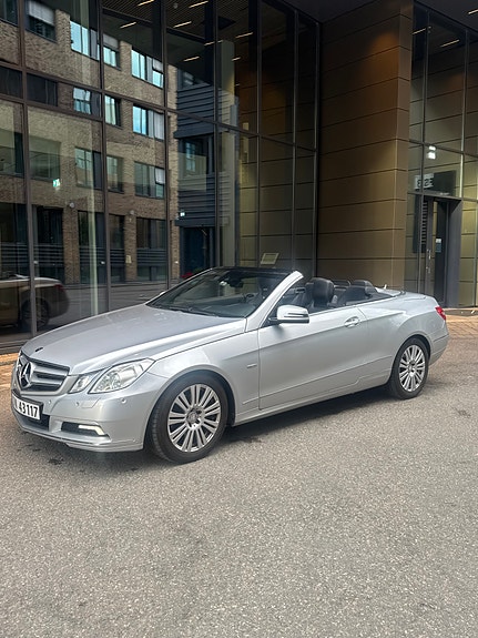 Mercedes-Benz E220 8 of 25