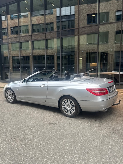 Mercedes-Benz E220 9 of 25
