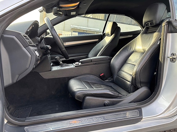 Mercedes-Benz E220 21 of 25