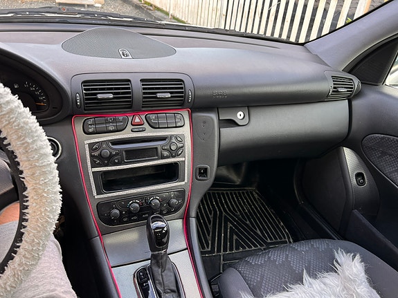 Mercedes-Benz C180 13 of 18