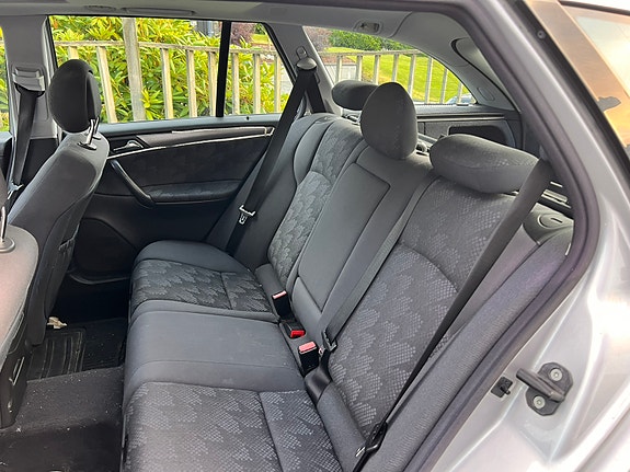Mercedes-Benz C180 14 of 18