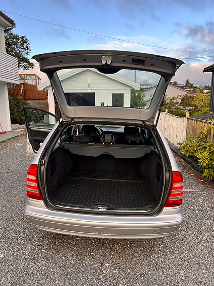 Mercedes-Benz C180 15 of 18