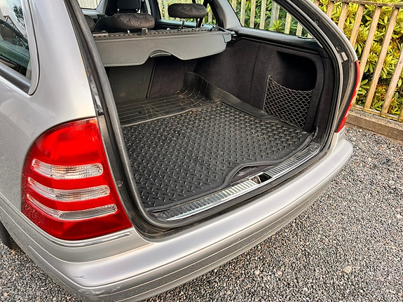 Mercedes-Benz C180 16 of 18