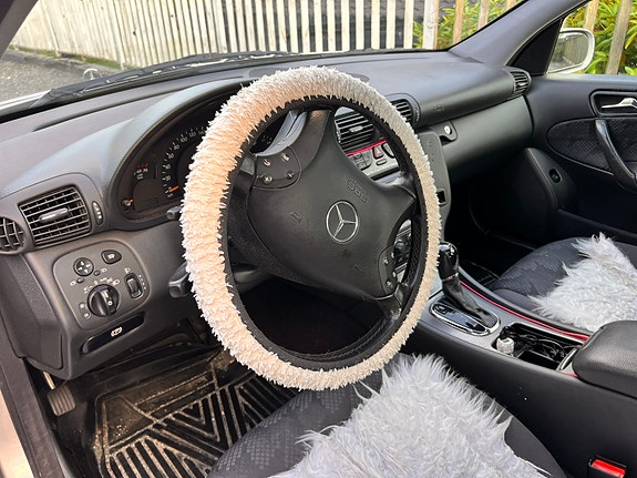 Mercedes-Benz C180 11 of 18