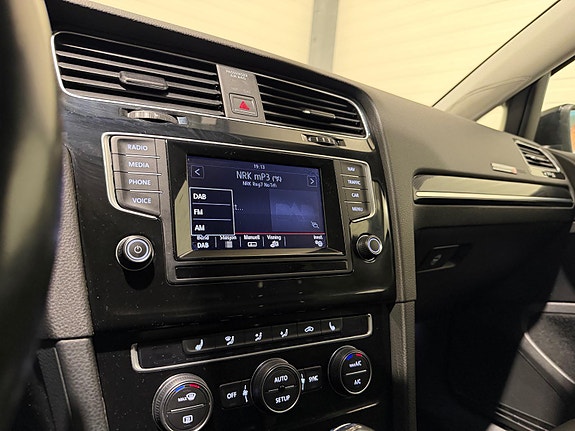 Volkswagen Golf VII 26 of 30