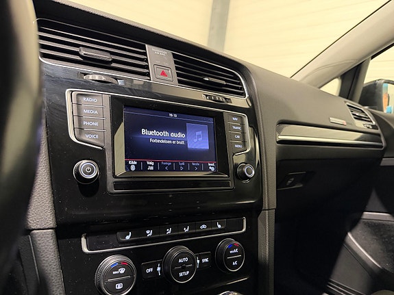 Volkswagen Golf VII 29 of 30