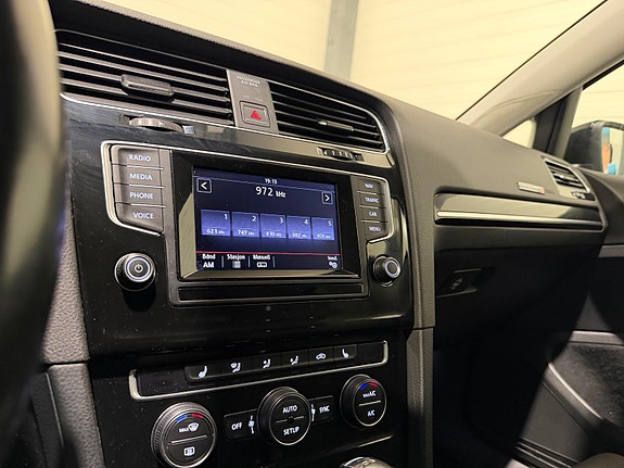 Volkswagen Golf VII 28 of 30