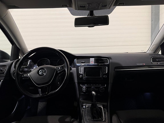 Volkswagen Golf VII 13 of 30
