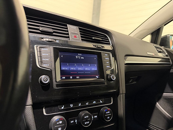 Volkswagen Golf VII 25 of 30