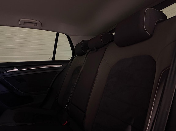 Volkswagen Golf VII 11 of 30