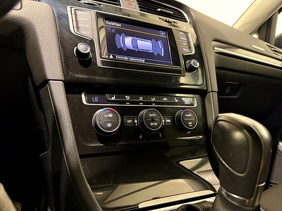 Volkswagen Golf VII 22 of 30