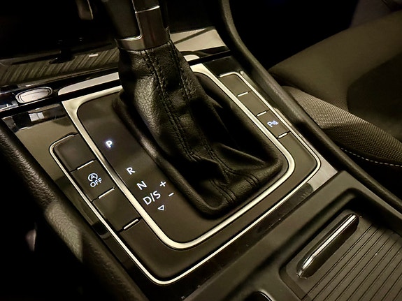 Volkswagen Golf VII 23 of 30