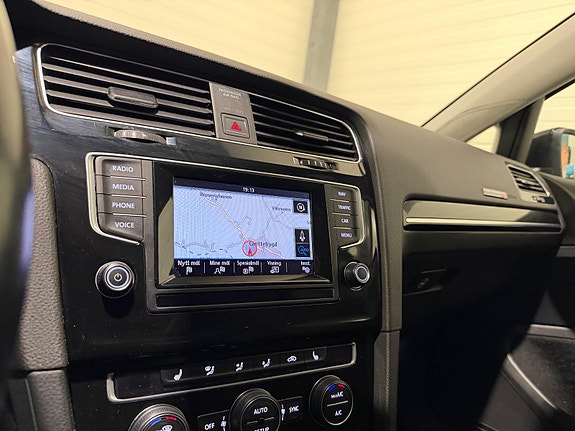 Volkswagen Golf VII 30 of 30