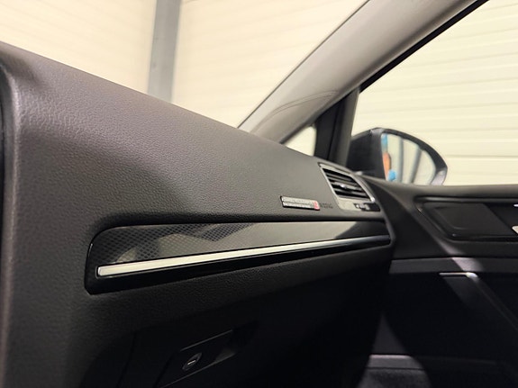 Volkswagen Golf VII 24 of 30